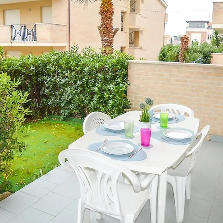 Homiday - Villaggio Pineto