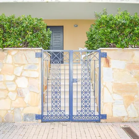 Homiday - Bay Village Apartment Pineto