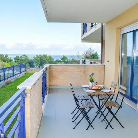 Homiday - Bay Village Apartment Pineto