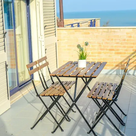 Homiday - Bay Village Apartment Pineto