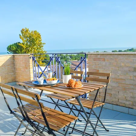 Homiday - Bay Village Apartment Pineto