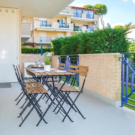 Homiday - Bay Village Apartment Pineto
