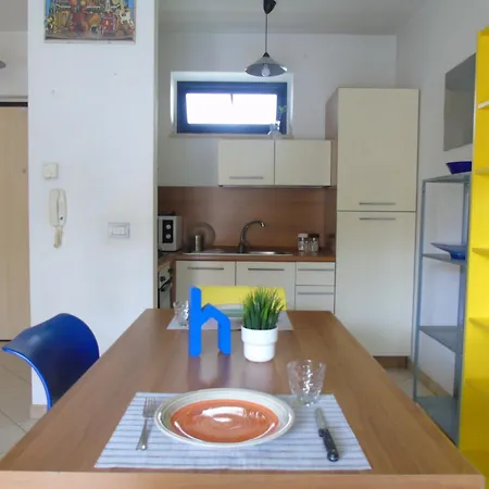 Homiday - Bay Village Apartment *