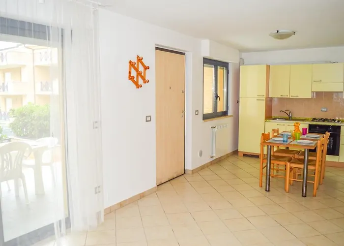 Lägenhet Homiday - Villaggio Pineto